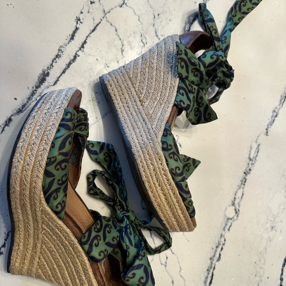 UGG Lucianna Marrakech Green/Blue Satin Espadrilles Wedge Sandal Size 7 - Picture 2 of 7